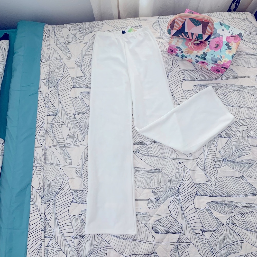 White Wide Leg Pants 🤍🤍🤍